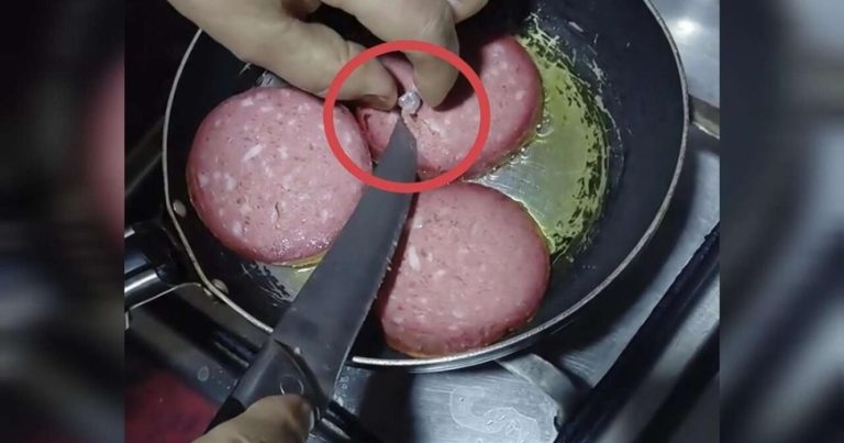 Azərbaycanda alınan kolbasanın içindən görün nə çıxdı – VİDEO