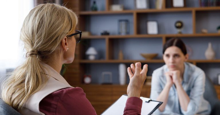 Psixoloq münasibətlərdə evdə münaqişələrin azalması yollarını açıqlayıb