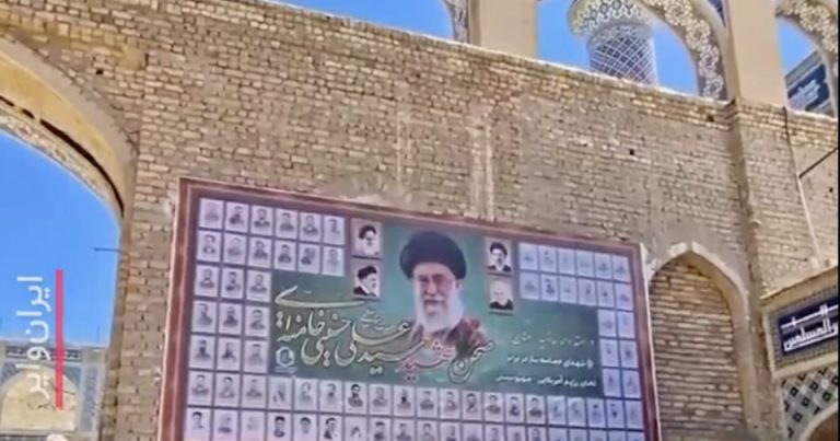 Müctəba Xameneinin şəkli “şəhidlərin” arasında