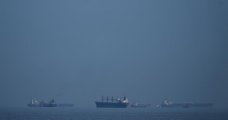 İran Hörmüzdən keçid edəcək ölkələri üç qrupa bölüb