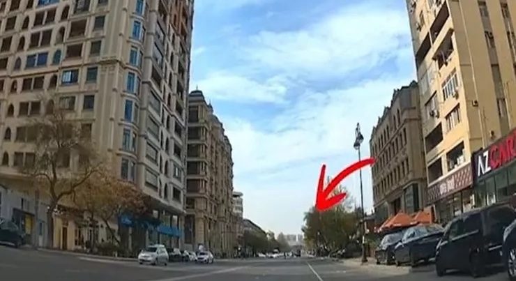 Qəfil maşınların qarşısına çıxan piyadalar saxlanıldı – VİDEO