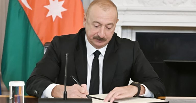 İlham Əliyev uşaqlarla bağlı qanun imzaladı
