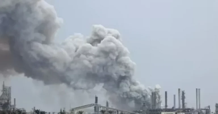 İran Küveytin neft mərkəzini vurdu: Əl-Əhmədi limanı yanğın içində