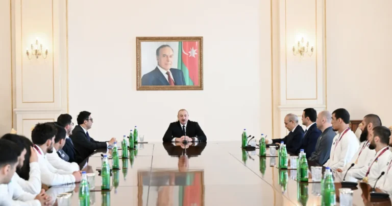 İlham Əliyev Avropa çempionatında komanda hesabında çempion olan güləşçiləri qəbul edib – FOTO