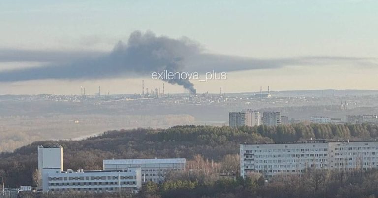 RUSİYA ALOV İÇİNDƏ: Strateji zavod VURULDU, dronlar yaşayış binalarına ÇIRPILDI – VİDEO