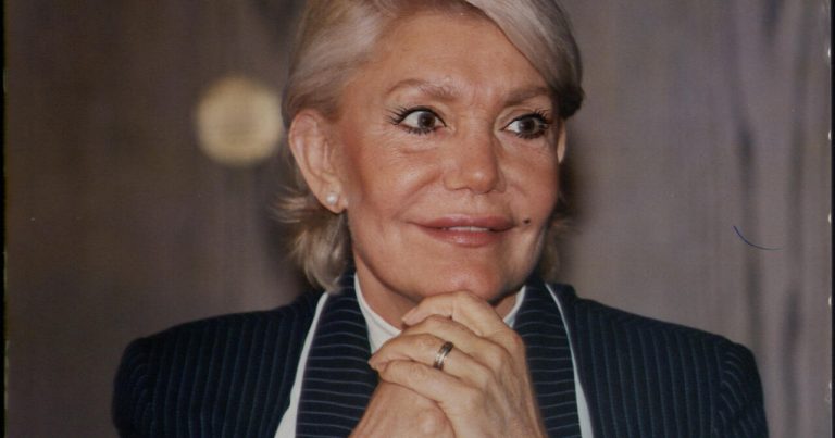 Səhnədə insult keçirən müğənni öldü – FOTO