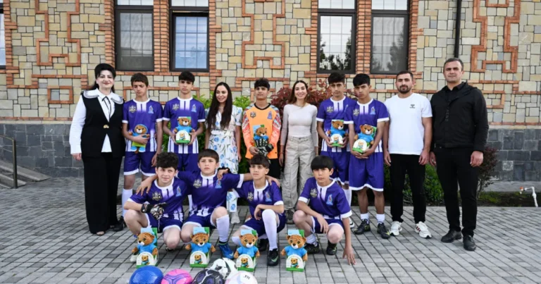 Leyla Əliyeva və Arzu Əliyeva Şəkidə uşaq evi sosial xidmət müəssisəsində olublar – FOTO