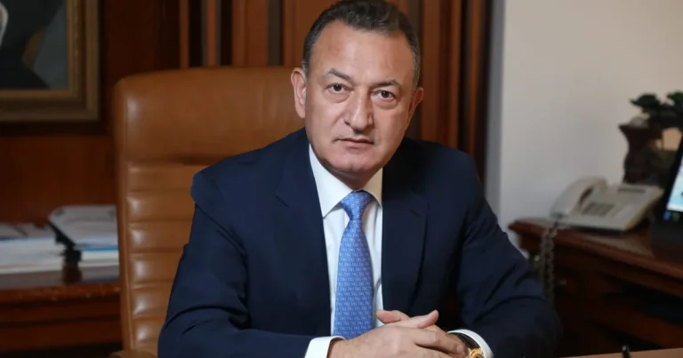 Azərbaycanda məşhur iş adamı dəniz kənarındakı villasına mebel alıb, pulunu ödəməyib? – İDDİA