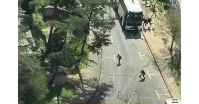 İsrail Konsulluğu qarşısındakı atışmanın ilk görüntüləri – VİDEO İsrail Konsulluğu qarşısındakı atışmanın ilk görüntüləri – VİDEO