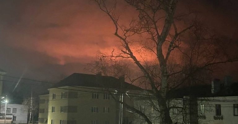 Ukrayna PUA-ları Rusiyanın dərinliklərinə sızdı – “Lukoyl”un nəhəng zavodu vuruldu Ukrayna PUA-ları Rusiyanın dərinliklərinə sızdı – “Lukoyl”un nəhəng zavodu vuruldu