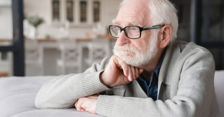 Alzheimer xəstəliyinin yaşa bağlı beş əlaməti müəyyən edilib