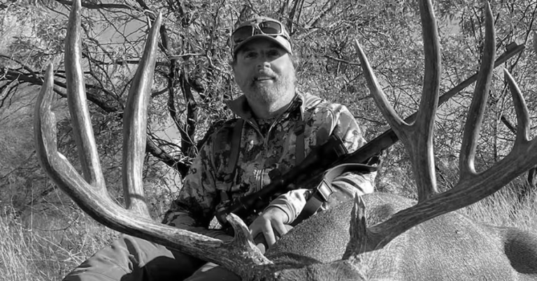 Amerikalı milyonçu Afrikada ov zamanı fillərin hücumu nəticəsində həlak olub