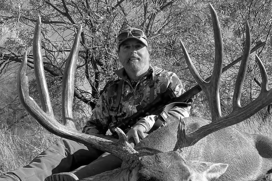 Amerikalı milyonçu Afrikada ov zamanı fillərin hücumu nəticəsində həlak olub