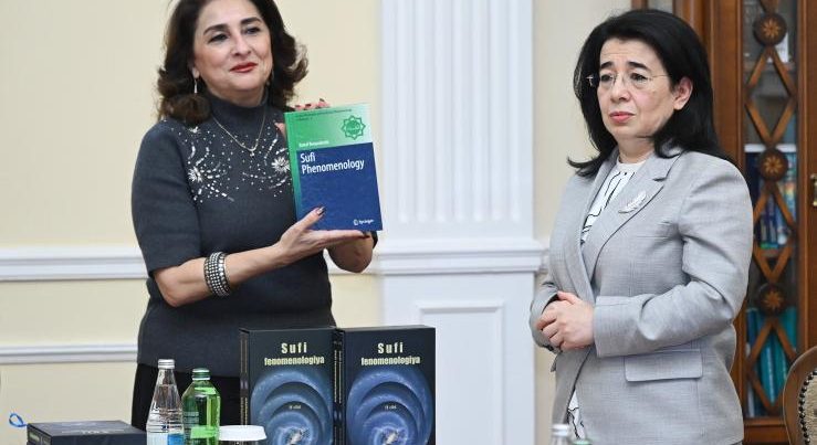 Filosof alim Könül Bünyadzadənin “Sufi fenomenologiya” kitabı Prezident Kitabxanasına təqdim olundu