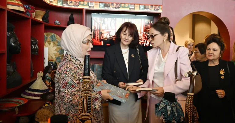 Mehriban Əliyeva Antalyada Fələstinlə bağlı paneldə iştirak edib – FOTO