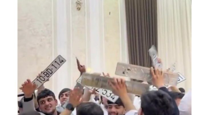 Bakıda toyda qəribə görüntü MÜZAKİRƏ YARATDI – VİDEO