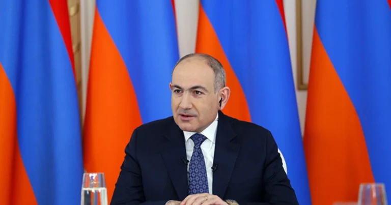 Paşinyan: “Uşaqlar Azərbaycanla sərhəddə futbol oynayırlar”