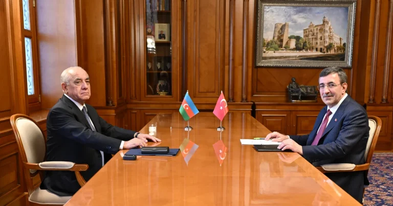 Baş nazir Əli Əsədov Türkiyənin vitse-prezidenti Cevdet Yılmazla görüşüb Baş nazir Əli Əsədov Türkiyənin vitse-prezidenti Cevdet Yılmazla görüşüb