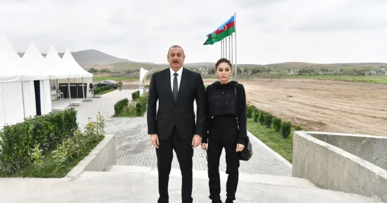 Milli Məclis Prezidenti və Birinci vitse-prezidenti bayramlar münasibətilə təbrik edib