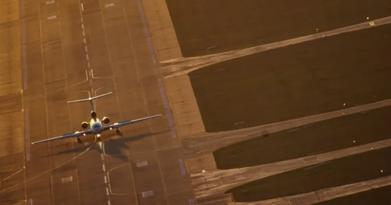 Ukrayna Rusiyanın aeronaviqasiya binasını vurdu: 13 hava limanının fəaliyyəti dayandırıldı – VİDEO Ukrayna Rusiyanın aeronaviqasiya binasını vurdu: 13 hava limanının fəaliyyəti dayandırıldı – VİDEO