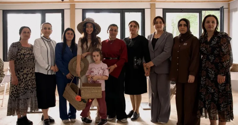 Leyla Əliyeva Masallıda həsirçiliklə məşğul olan qadınlarla görüşüb – FOTO