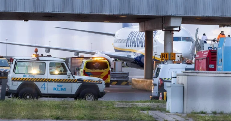 “Ryanair” təyyarəsi təcili eniş etdi: Amsterdam hava limanında fövqəladə vəziyyət