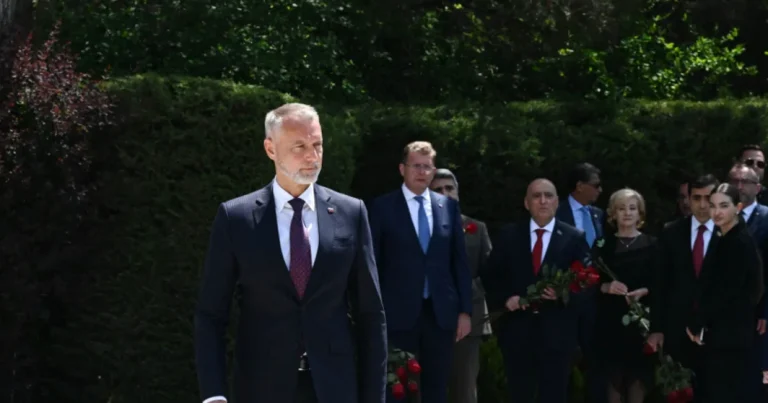 Slovakiya nümayəndə heyəti Heydər Əliyevin məzarını ziyarət edib – FOTO