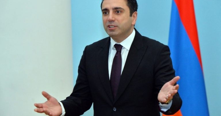 Simonyandan ŞOK BƏYANAT: “Ya Rusiyanın əsarəti altında diz çökməliyik, ya da…”