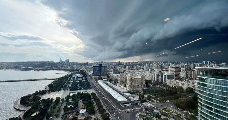 Bakı səmasında yağışdan sonra QORXUNC MƏNZƏRƏ – FOTO Bakı səmasında yağışdan sonra QORXUNC MƏNZƏRƏ – FOTO