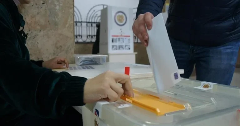 Ermənistanda parlament seçkiləri kampaniyasına rəsmən start verildi