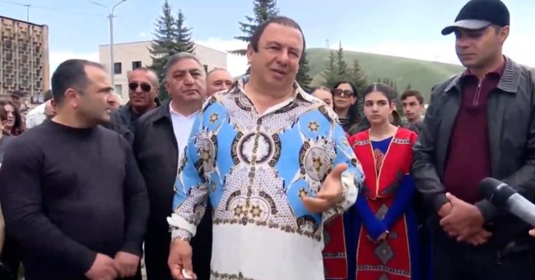 SSRİ dövrünü təriflədi – erməni kanalı onu keçmişi ilə “vurdu”