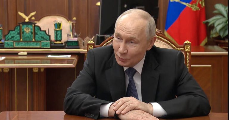 Putinlə görüşənlərə saat taxmaq qadağası