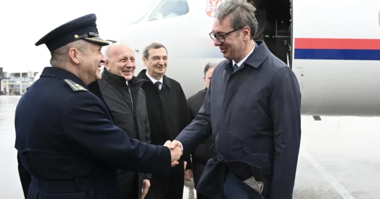 Serbiya prezidenti Azərbaycana səfərə gəlib – FOTO