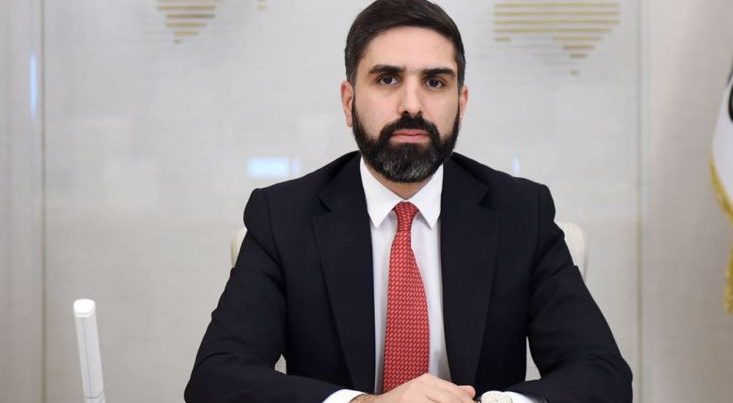 Rövşən Nəcəf tənqid edildi: “Peşəkarlar qaz iyi gələn yerdə yox, ətir iyi gələn kabinetlərdə var?”