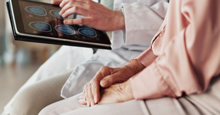 Alimlər Alzheimer xəstəliyinin gözlənilməz erkən əlamətini müəyyən ediblər