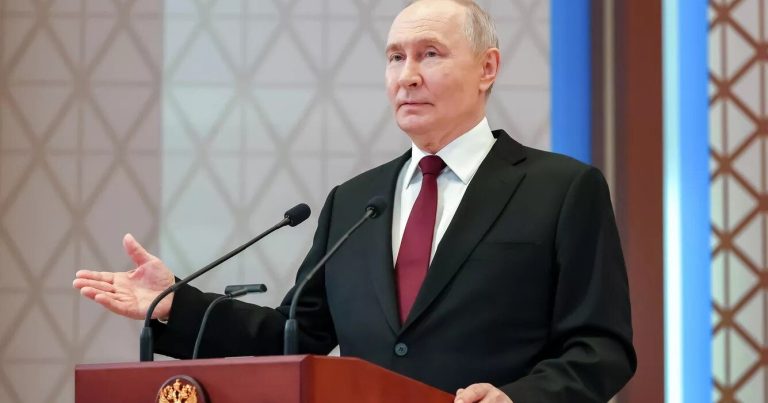 Putin tələbələri qorxutdu: Açıq şəkildə müharibəyə hazırlaşırlar