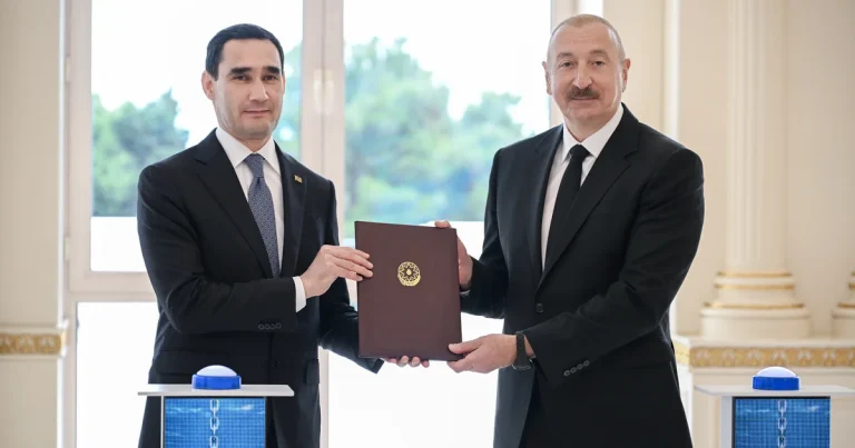 Azərbaycan Türkmənistana tanker hədiyyə edib – FOTO