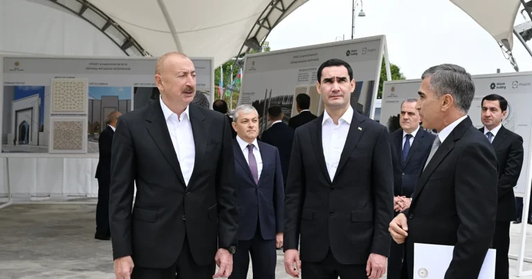 Azərbaycan və Türkmənistan prezidentləri Şuşa məscidində tikinti işlərinin gedişi ilə tanış olublar – FOTO Azərbaycan və Türkmənistan prezidentləri Şuşa məscidində tikinti işlərinin gedişi ilə tanış olublar – FOTO
