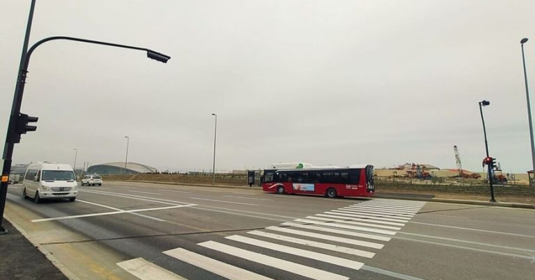 Özünü ölümə atan piyadanı polis saxladı – Yol hamımızındırsa… – VACİB DETALLAR