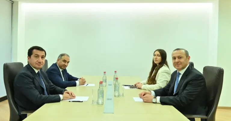 Hikmət Hacıyev ilə Armen Qriqoryan Ermənistanın Dilican şəhərində görüşüblər Hikmət Hacıyev ilə Armen Qriqoryan Ermənistanın Dilican şəhərində görüşüblər