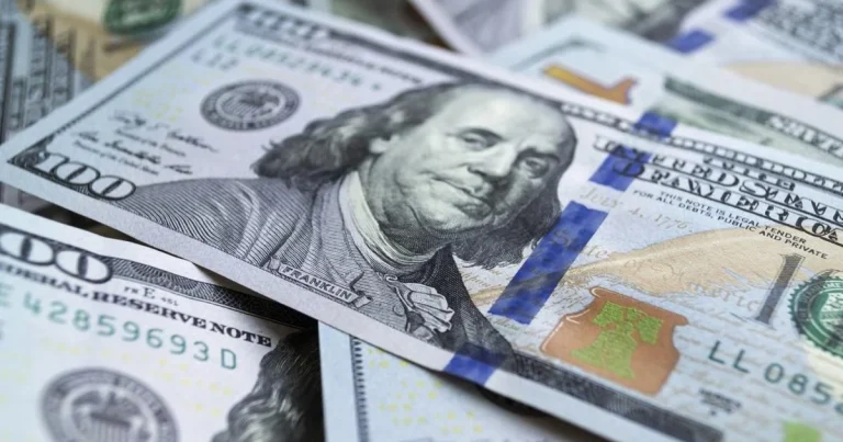 ABŞ-dan güclü iqtisadi siqnal: dollar yüksəlişə keçdi