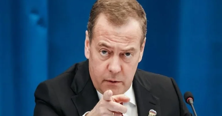 Dmitri Medvedev Ermənistanı hədələdi