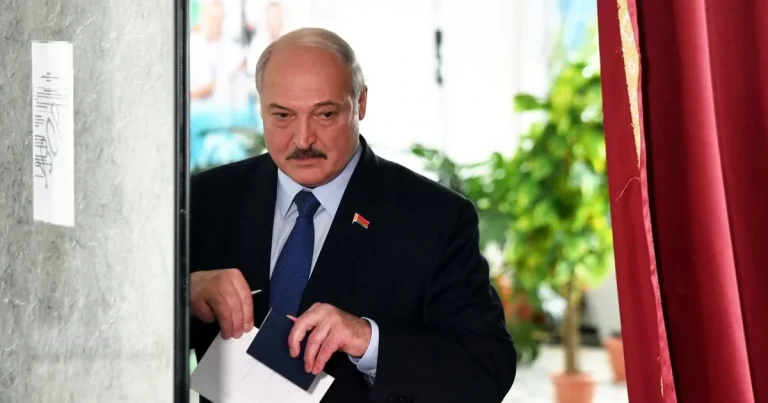 Lukaşenko: Zelenskinin nümayəndələri ilə görüşmüşük