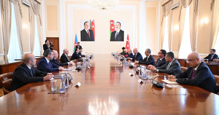 Əli Əsədov Numan Kurtulmuşla görüşüb
