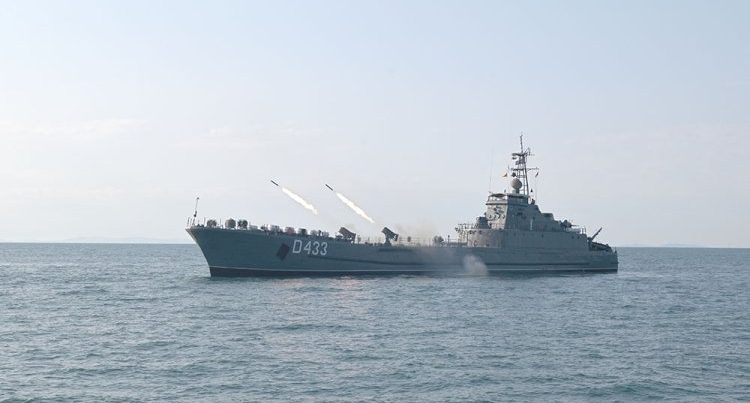 Azərbaycan döyüş gəmilərini dənizə çıxardı – Şərti düşmən məhv edildi Azərbaycan döyüş gəmilərini dənizə çıxardı – Şərti düşmən məhv edildi