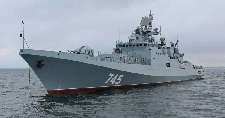 Rusiya freqatı La-Manş boğazında Britaniya yaxtasına xəbərdarlıq atəşi açıb