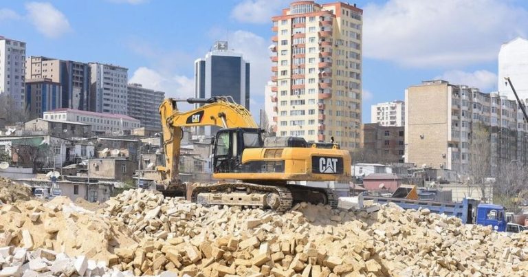 Bakının bir qəsəbəsində SÖKÜNTÜ BAŞLADI: Kompensasiya veriləcək