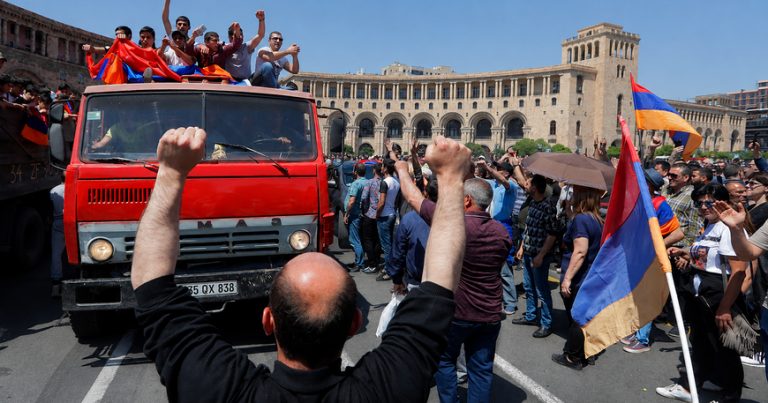 Ermənistanda aksiyalar başladı – “Xalq üsyana hazırdır”