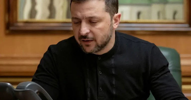 Zelenskinin cəbhəyə zənglərinin pərdəarxası səbəbi açıqlanıb Zelenskinin cəbhəyə zənglərinin pərdəarxası səbəbi açıqlanıb