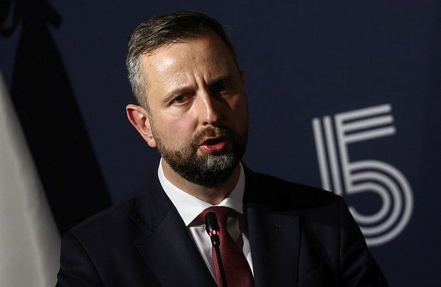 Polşanın müdafiə naziri: Hərbi xidmət yaşında olan bütün ukraynalılar vətənə qayıtmalıdır
